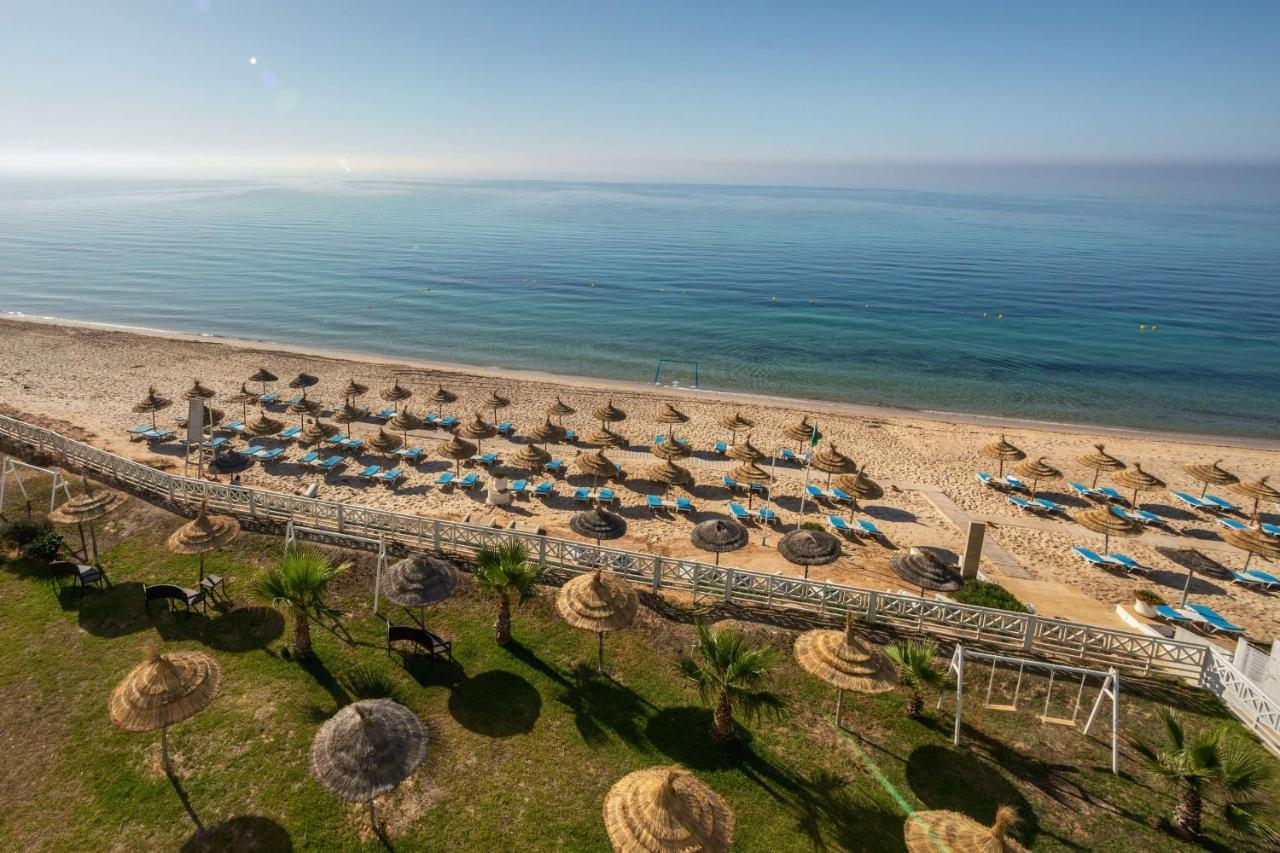 فندق راديسون بلو ريسورت آند ثالاسو الحمامات المظهر الخارجي الصورة The beach of the resort