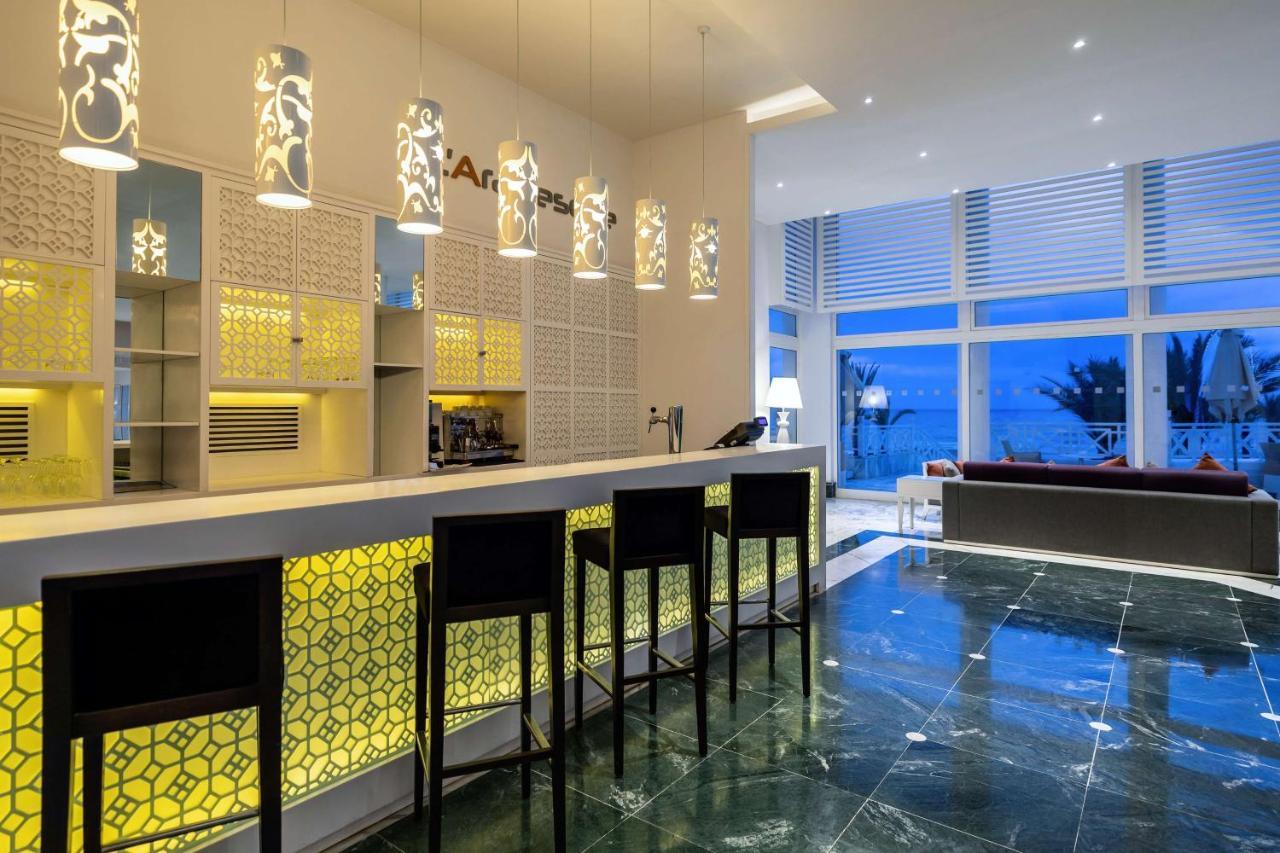 فندق راديسون بلو ريسورت آند ثالاسو الحمامات المظهر الخارجي الصورة The bar at the 101 Sky Lounge
