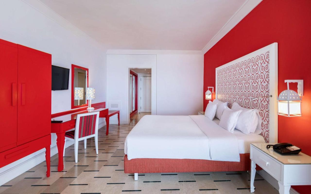 فندق راديسون بلو ريسورت آند ثالاسو الحمامات المظهر الخارجي الصورة A room at the hotel