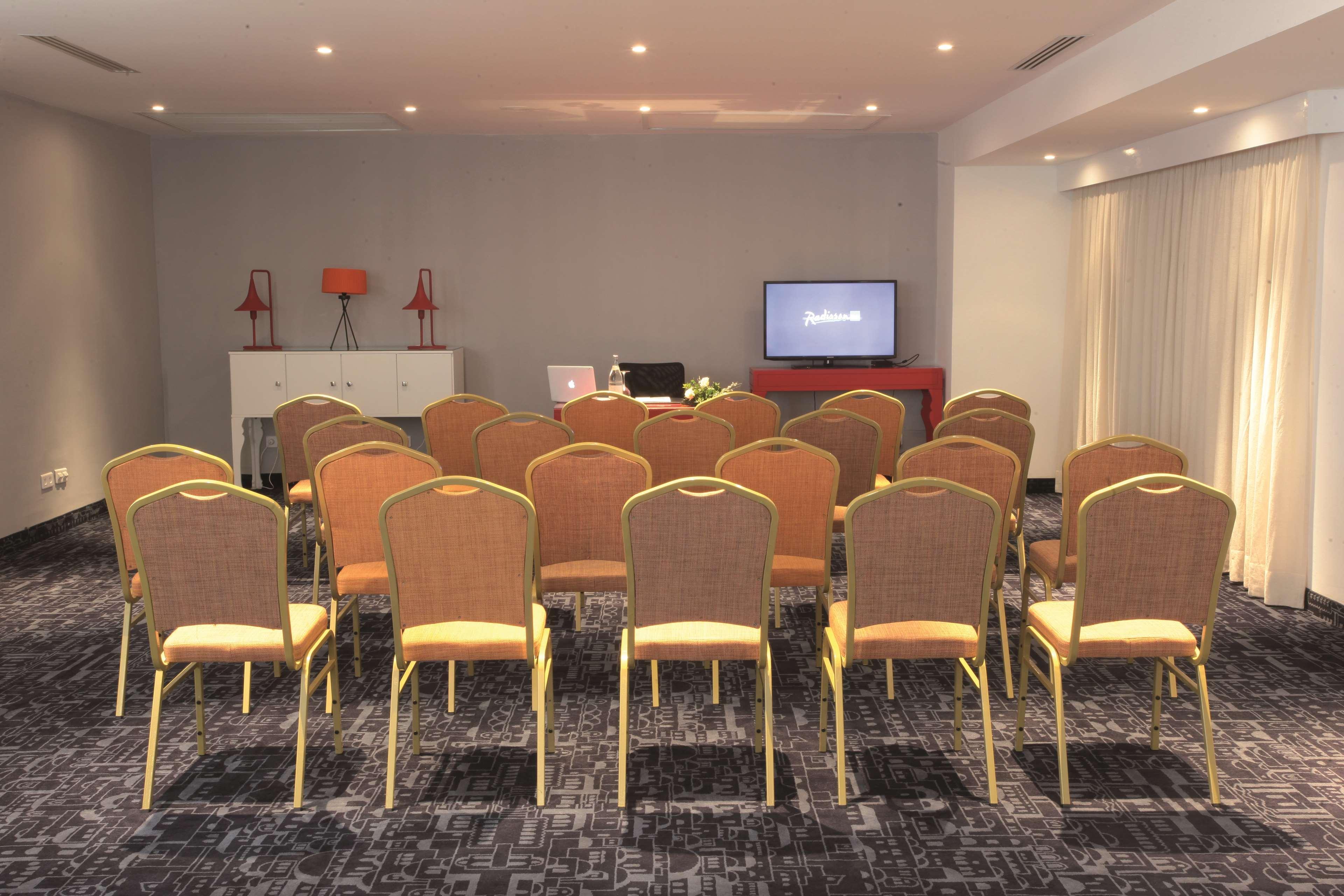 فندق راديسون بلو ريسورت آند ثالاسو الحمامات المظهر الخارجي الصورة Meeting room