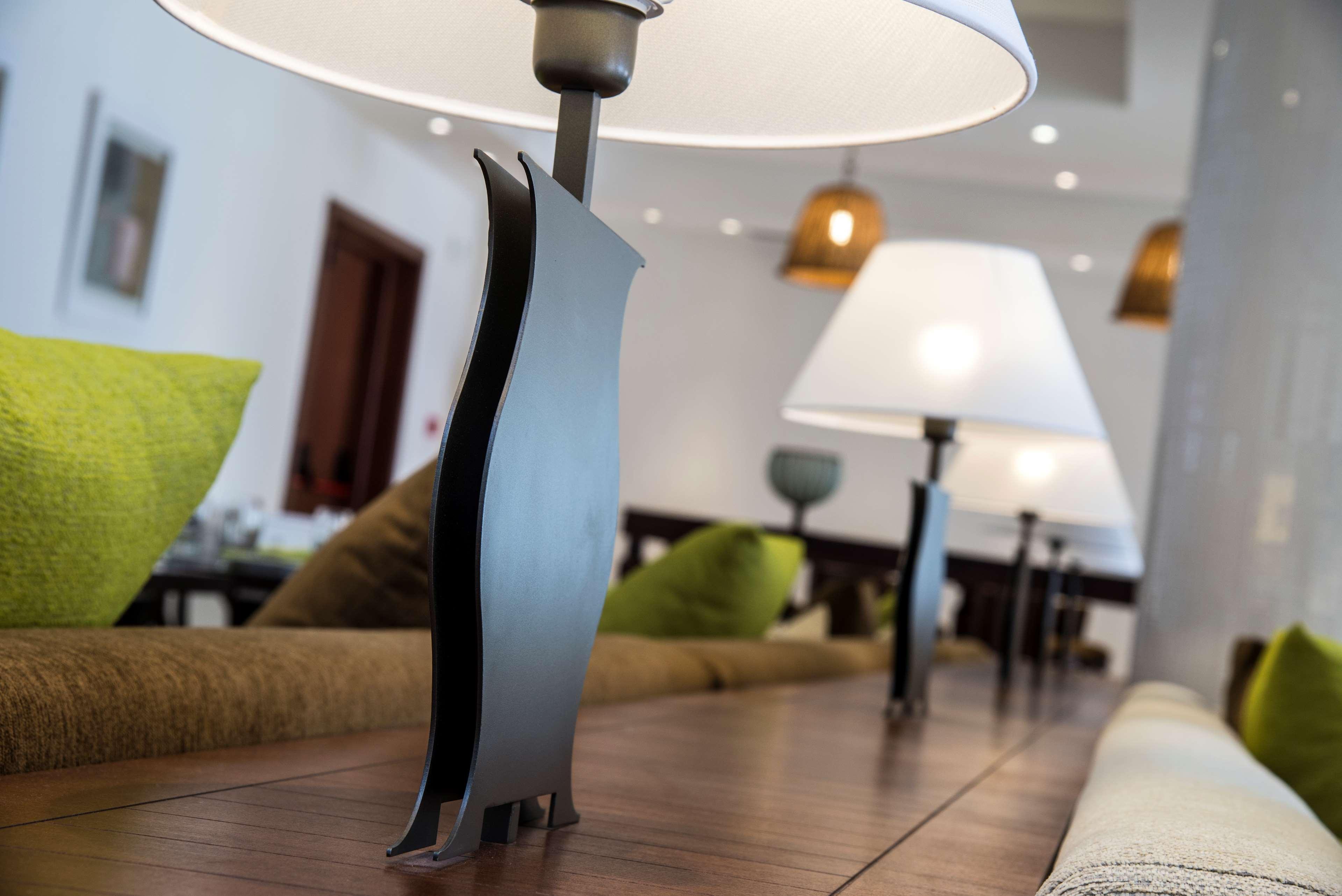 فندق راديسون بلو ريسورت آند ثالاسو الحمامات المظهر الخارجي الصورة The interior of the lounge