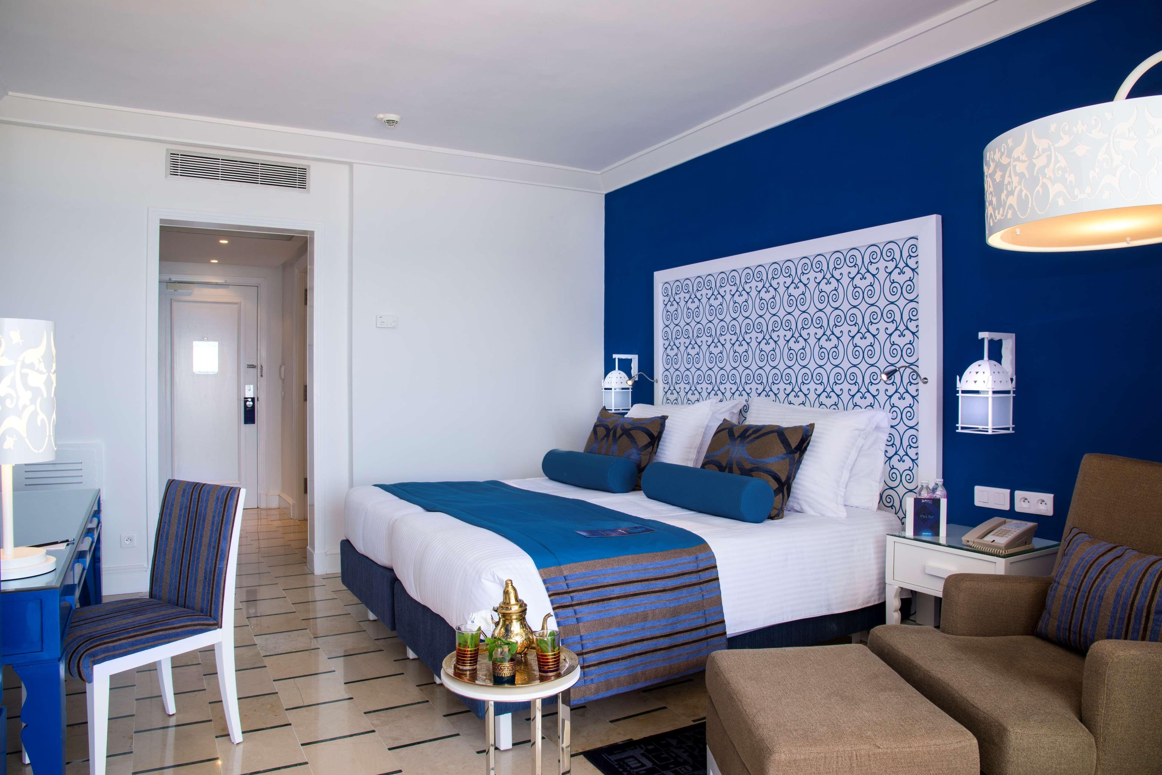 فندق راديسون بلو ريسورت آند ثالاسو الحمامات المظهر الخارجي الصورة A room at the hotel