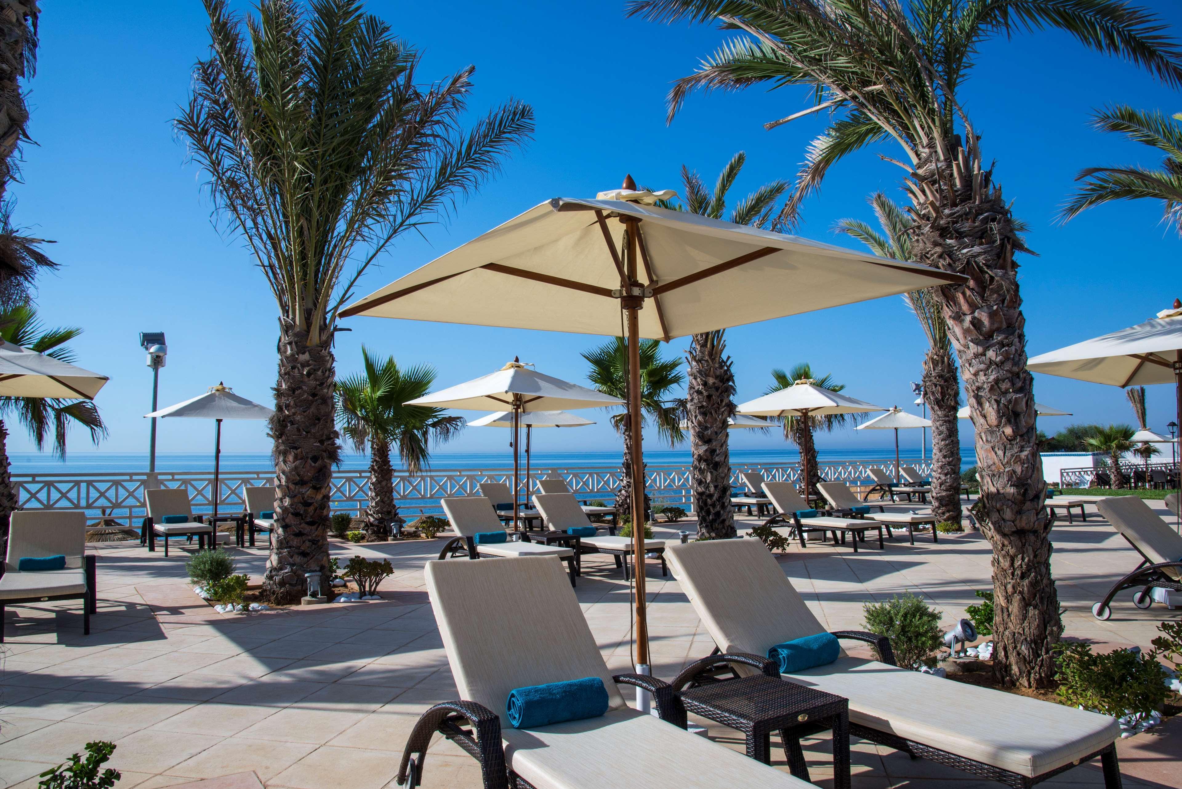 فندق راديسون بلو ريسورت آند ثالاسو الحمامات المظهر الخارجي الصورة The beach at the Hilton Tel Aviv