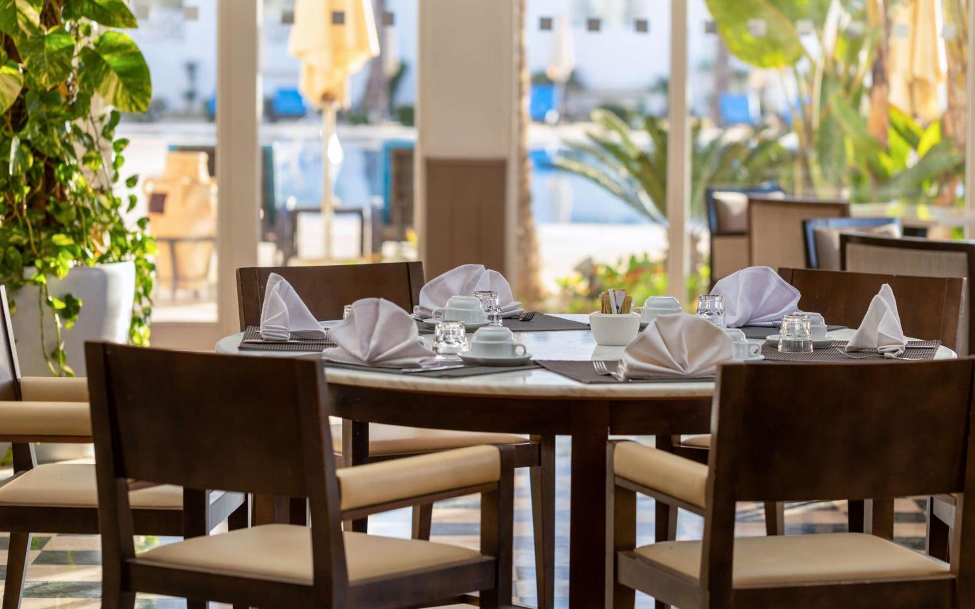 فندق راديسون بلو ريسورت آند ثالاسو الحمامات المظهر الخارجي الصورة The restaurant
