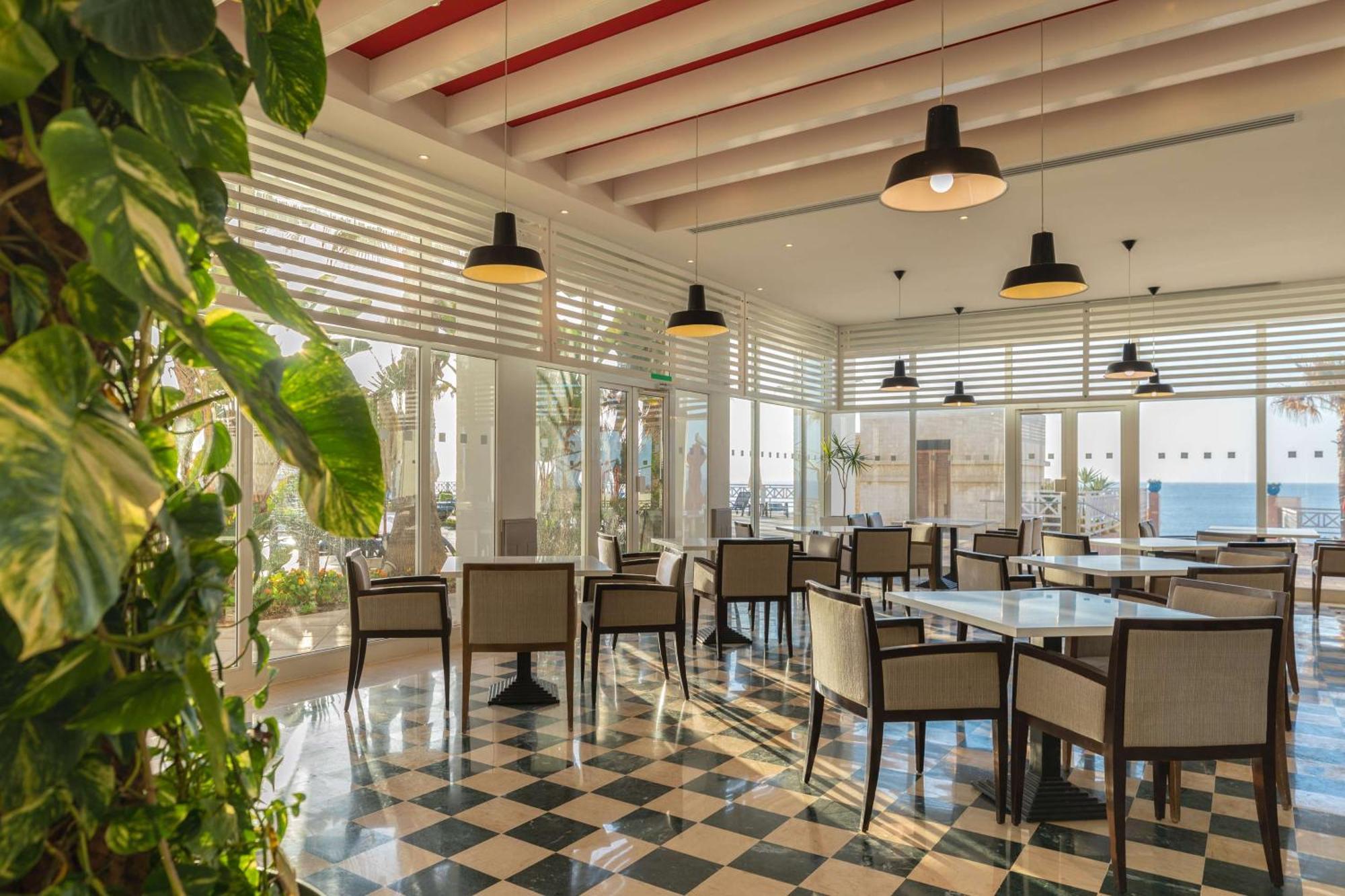 فندق راديسون بلو ريسورت آند ثالاسو الحمامات المظهر الخارجي الصورة The restaurant