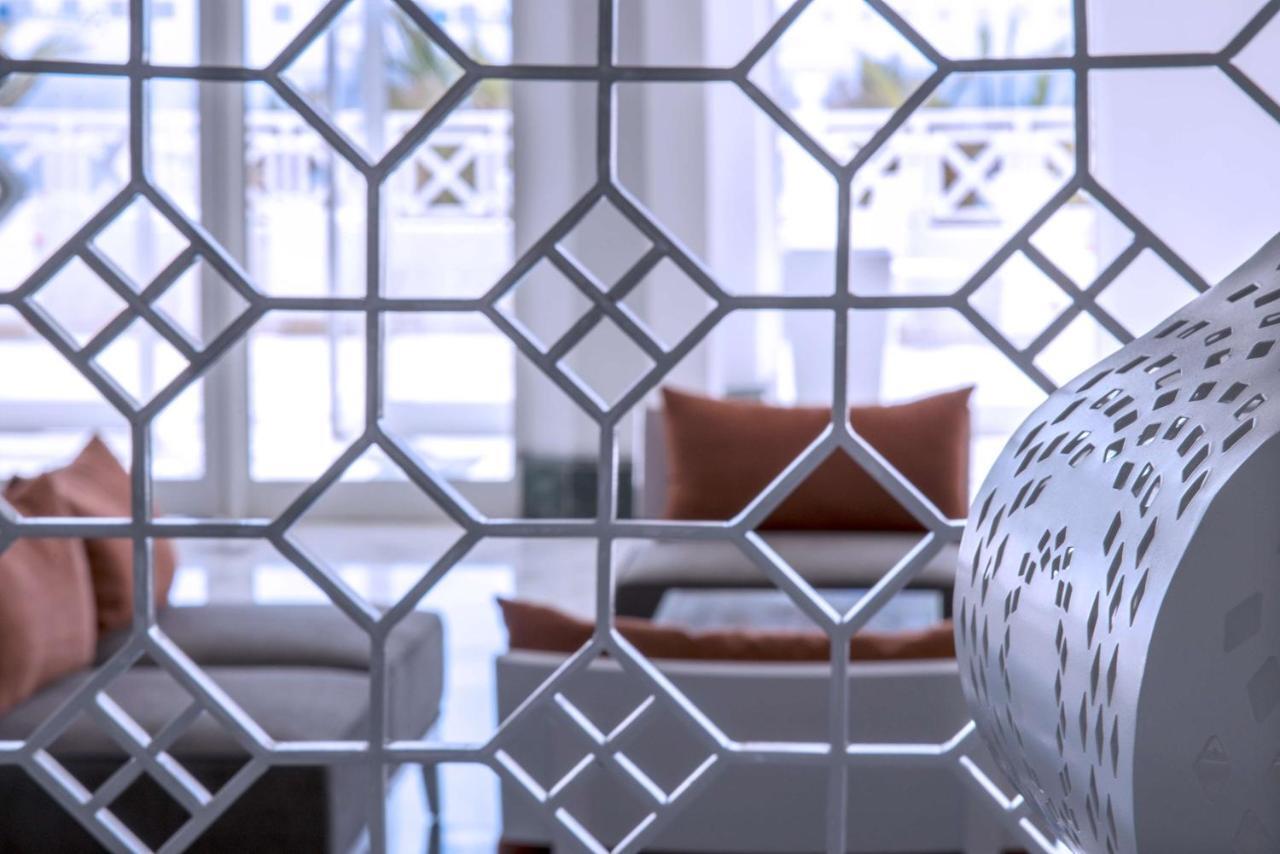 فندق راديسون بلو ريسورت آند ثالاسو الحمامات المظهر الخارجي الصورة Laser cut metal